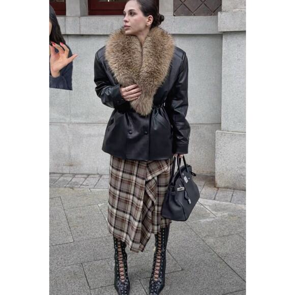 Vintage Union Made Black Wool Over Coat Dramatic Fur Collar CBK Style Tailored - Picture 8 of 16